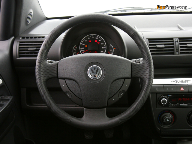 Volkswagen Fox Sunrise 2009 pictures (640 x 480)