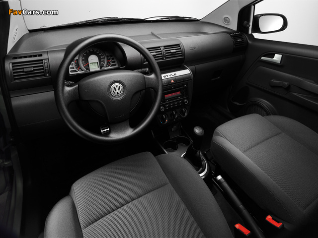 Volkswagen Fox Style 2009 pictures (640 x 480)