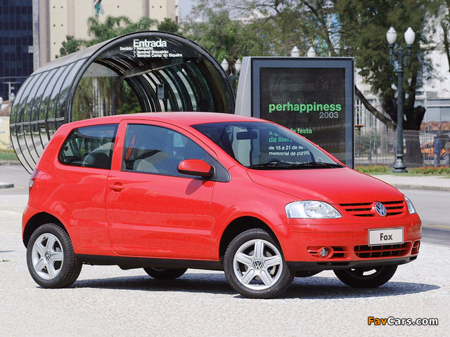 Volkswagen Fox 3-door 2003–07 wallpapers (640 x 480)