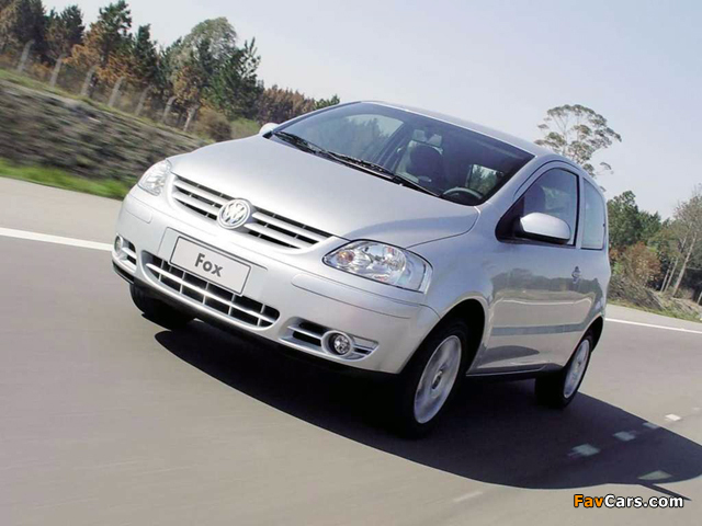 Volkswagen Fox 3-door 2003–07 wallpapers (640 x 480)