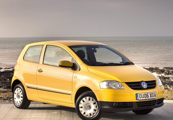 Volkswagen Fox UK-spec 2005–09 wallpapers