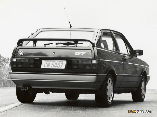 Images of Volkswagen Gol GTI 1988–94 (640 x 480)
