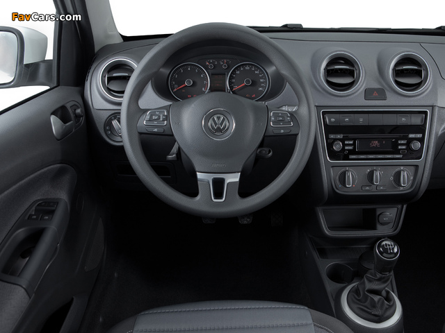 Pictures of Volkswagen Gol 5-door 2012 (640 x 480)