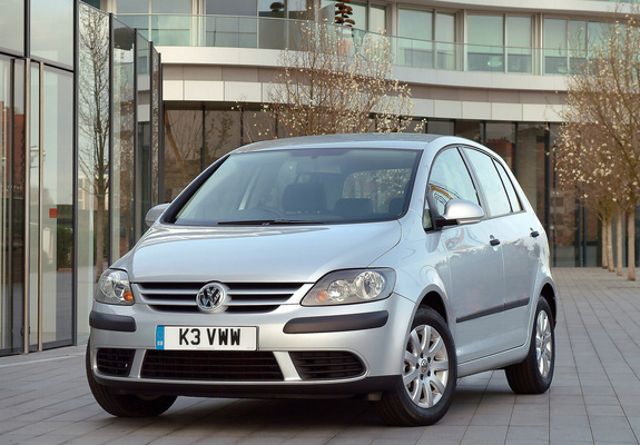 Images of Volkswagen Golf Plus UK-spec 2005–09