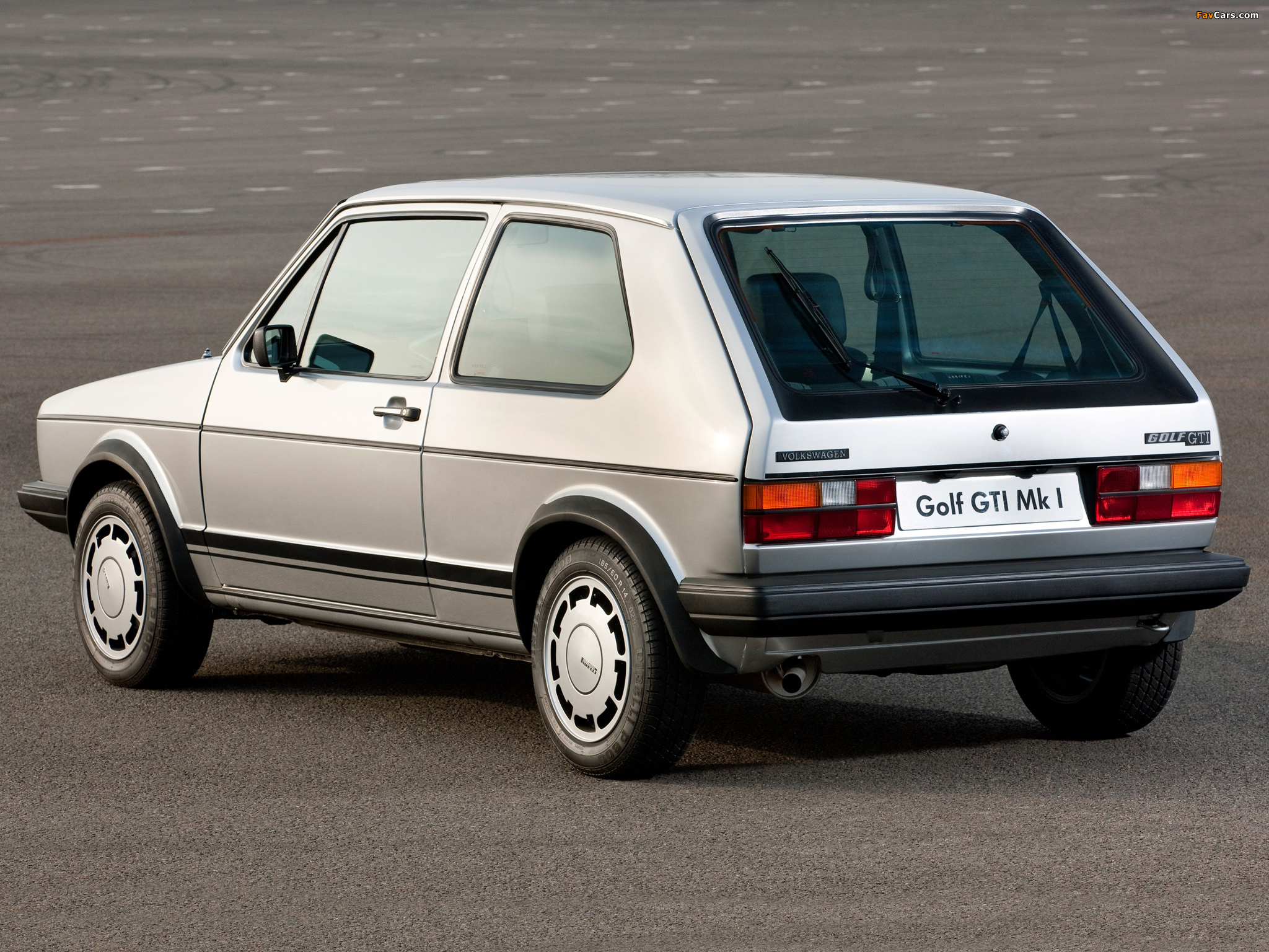 Images of Volkswagen Golf GTI Pirelli UK-spec (Typ 17) 1983 (2048 x 1536)