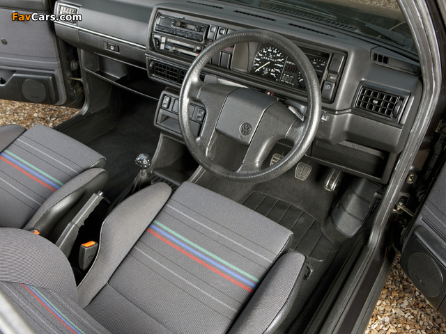 Images of Volkswagen Golf GTI UK-spec (Typ 1G) 1989–92 (640 x 480)