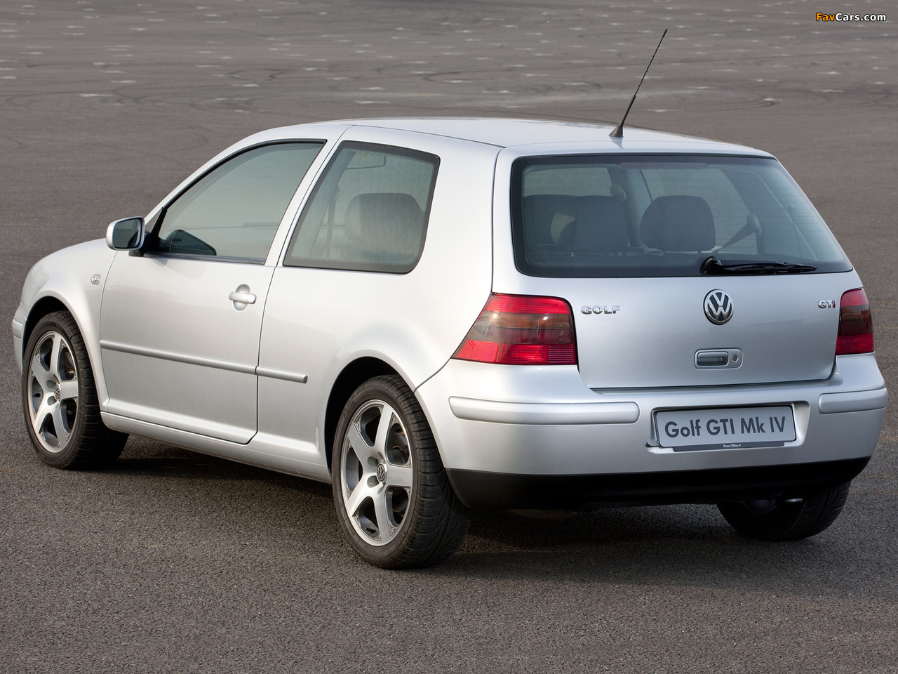 Images of Volkswagen Golf GTI UK-spec (Type 1J) 2001–03 (1280 x 960)