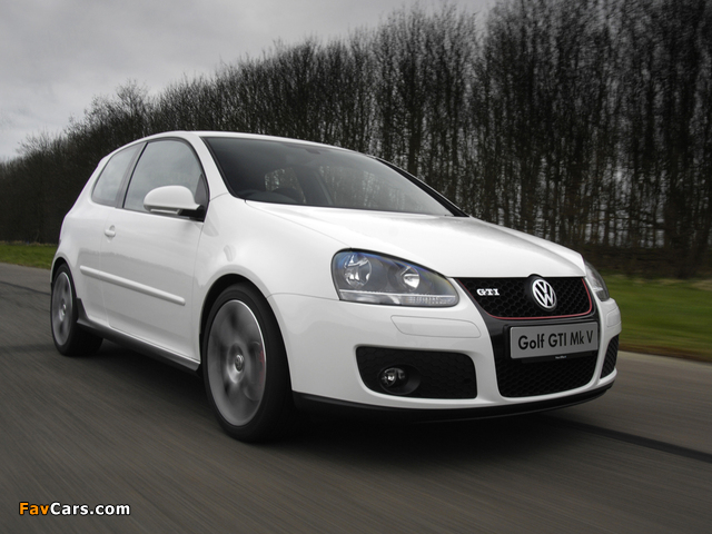 Images of Volkswagen Golf GTI 3-door UK-spec (Type 1K) 2004–08 (640 x 480)