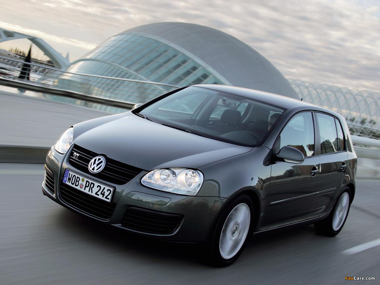 Images of Volkswagen Golf GT 5-door (Typ 1K) 2005–08 (1280 x 960)