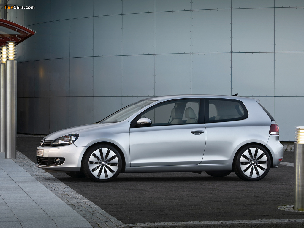 Images of Volkswagen Golf 3-door (Typ 5K) 2008–12 (1024 x 768)