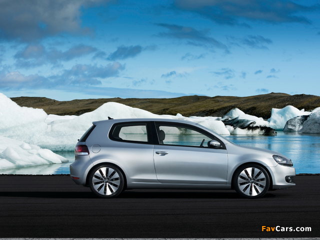 Images of Volkswagen Golf 3-door (Typ 5K) 2008–12 (640 x 480)