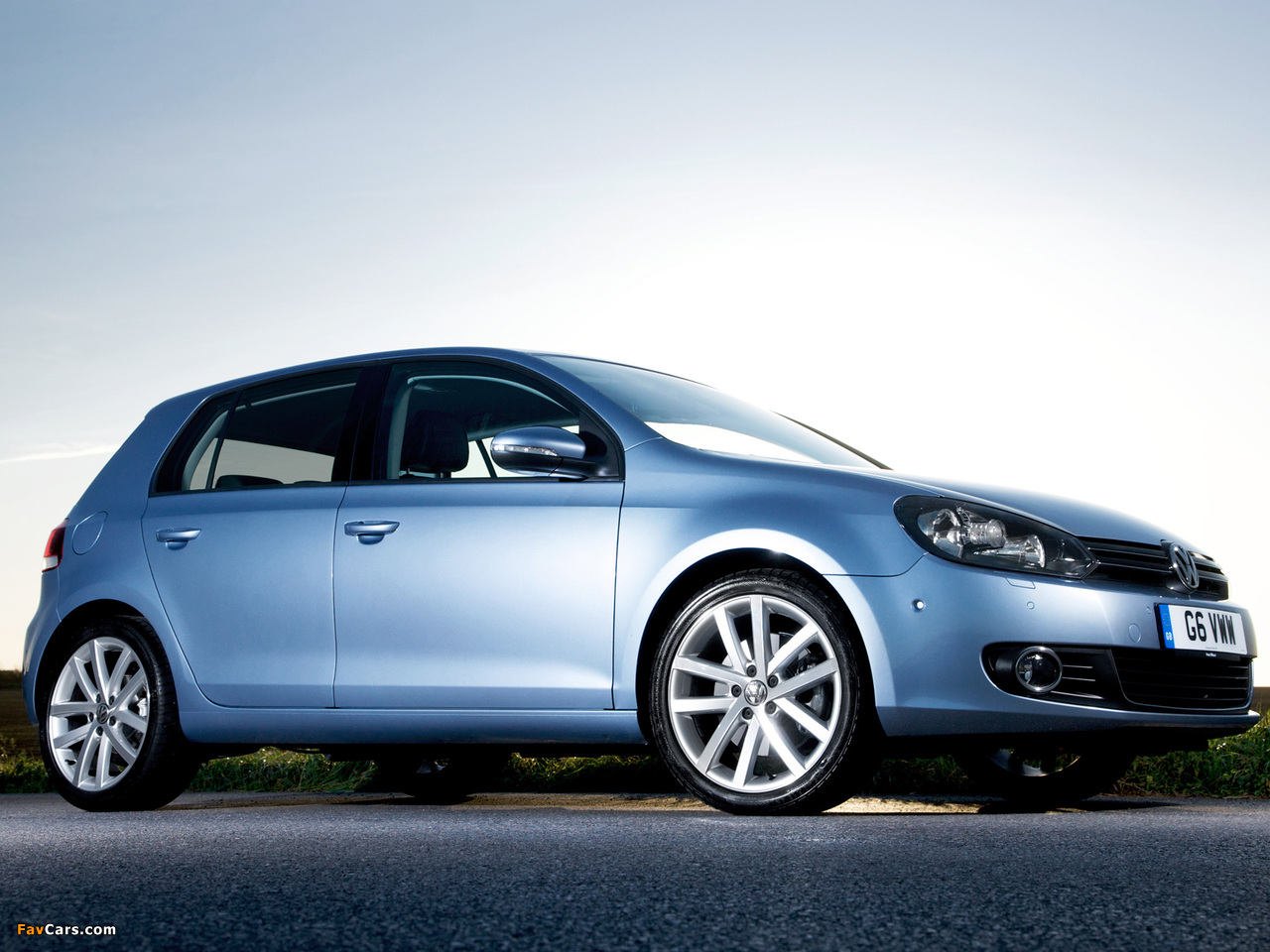 Images of Volkswagen Golf GT 5-door UK-spec (Typ 5K) 2008–12 (1280 x 960)