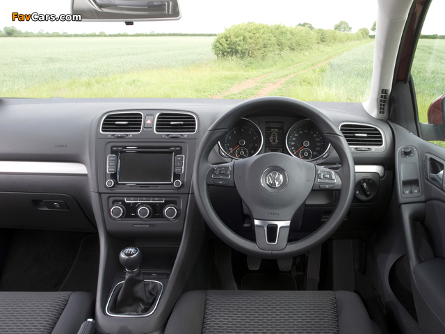 Images of Volkswagen Golf 5-door UK-spec (Typ 1K) 2008 (640 x 480)