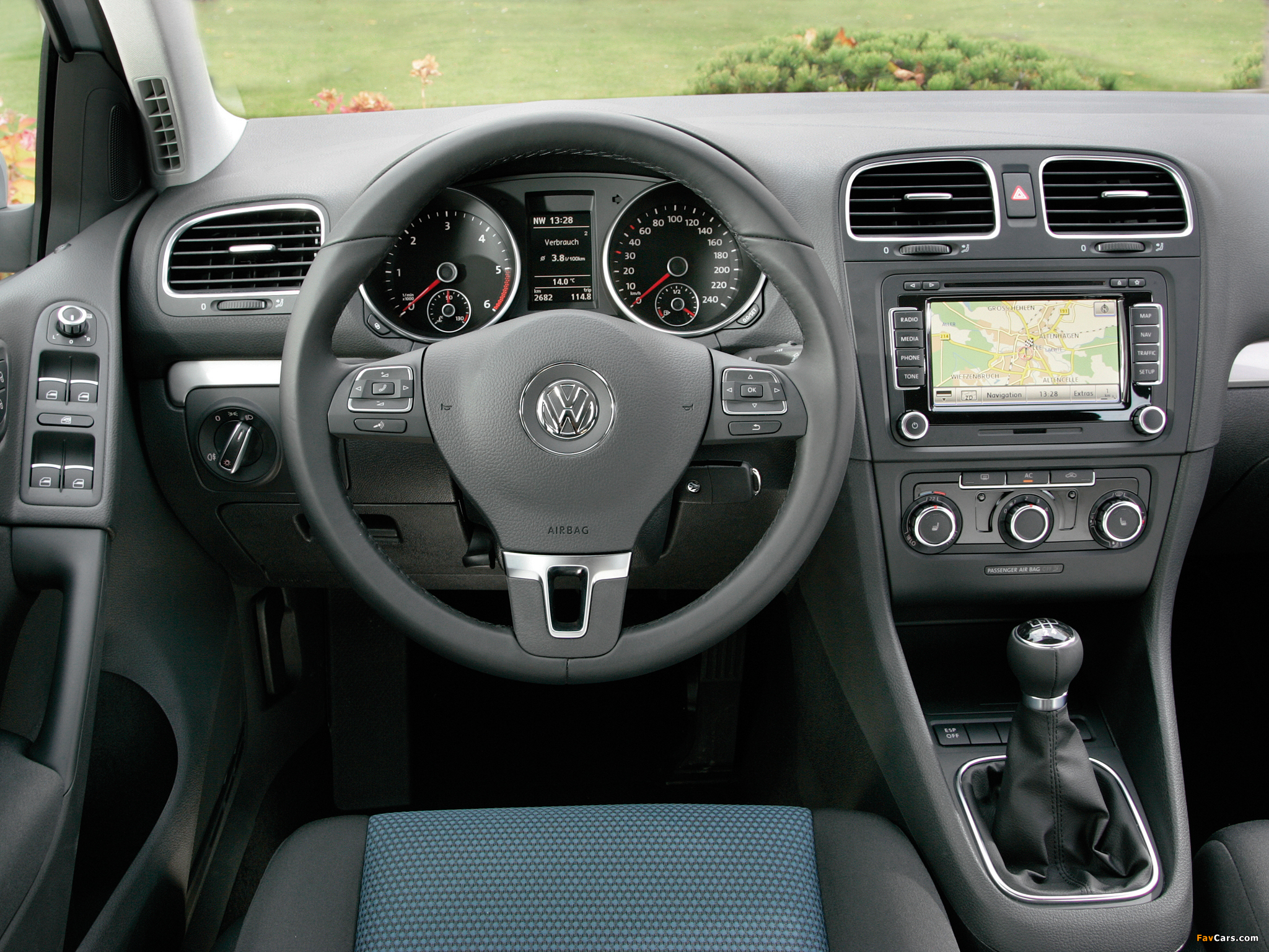 Images of Volkswagen Golf BlueMotion 5-door (Typ 5K) 2009–12 (2048 x 1536)