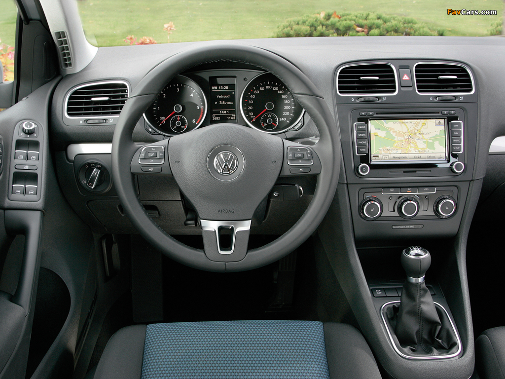 Images of Volkswagen Golf BlueMotion 5-door (Typ 5K) 2009–12 (1024 x 768)