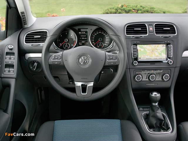 Images of Volkswagen Golf BlueMotion 5-door (Typ 5K) 2009–12 (640 x 480)