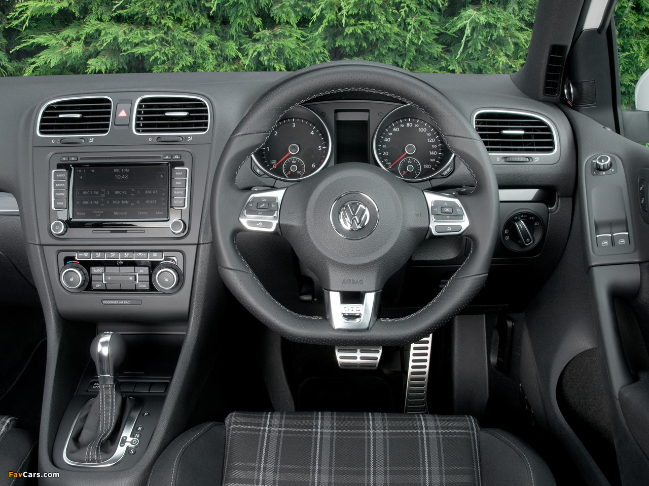 Images of Volkswagen Golf GTD 3-door UK-spec (Typ 5K) 2009–12 (1280 x 960)