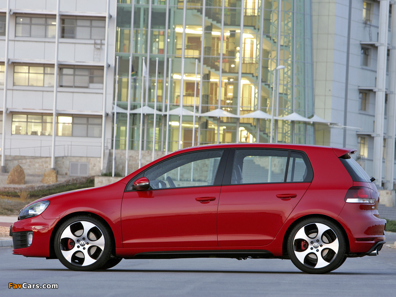 Images of Volkswagen Golf GTI 5-door ZA-spec (Typ 5K) 2009 (800 x 600)