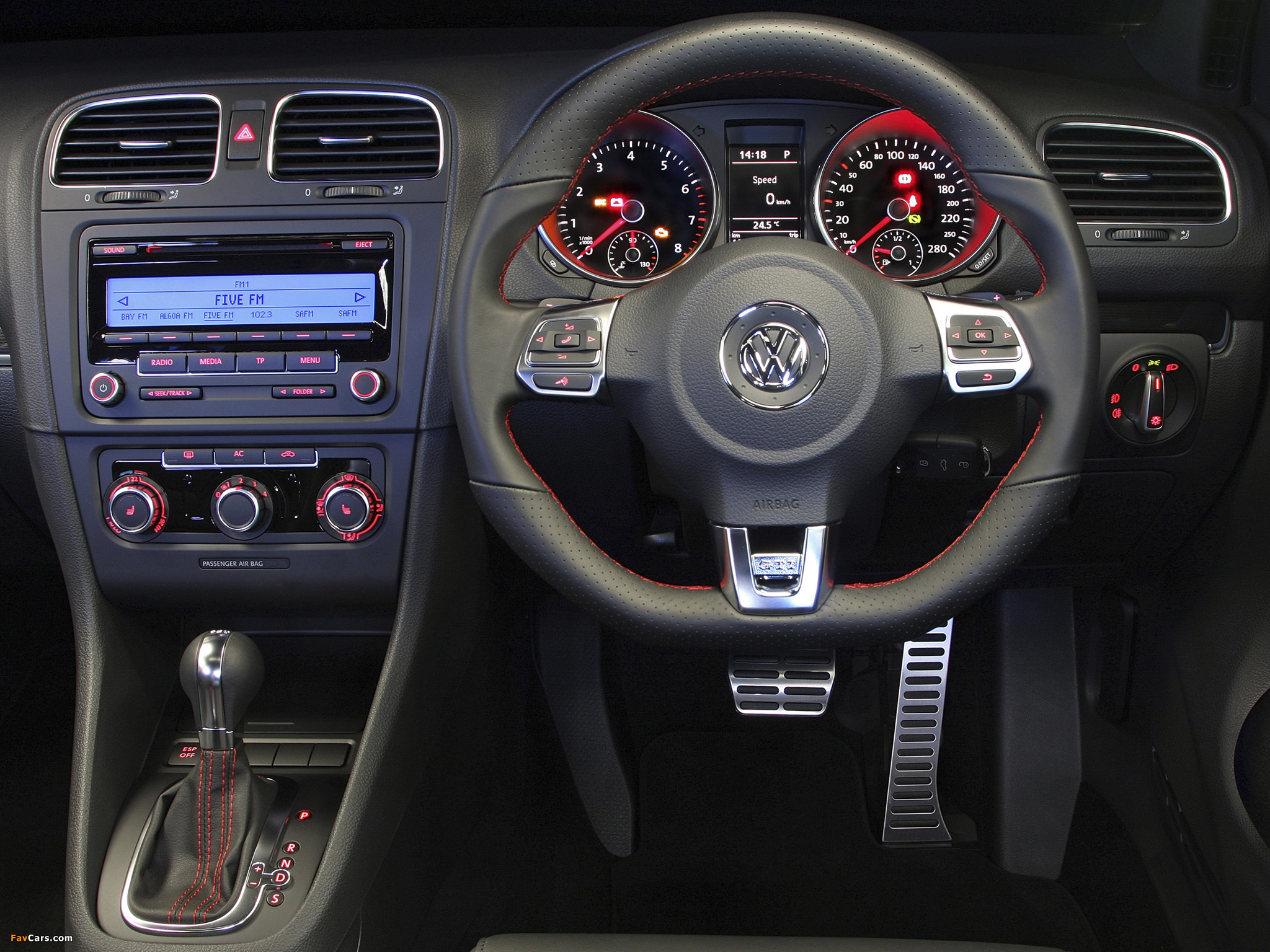 Images of Volkswagen Golf GTI 5-door ZA-spec (Typ 5K) 2009 (2048 x 1536)
