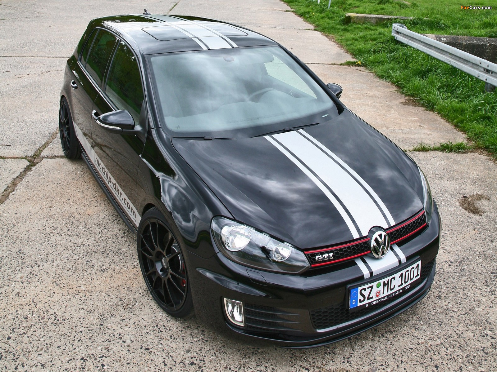 Images of Mcchip-DKR Volkswagen Golf GTI 5-door (Typ 5K) 2009 (1600 x 1200)