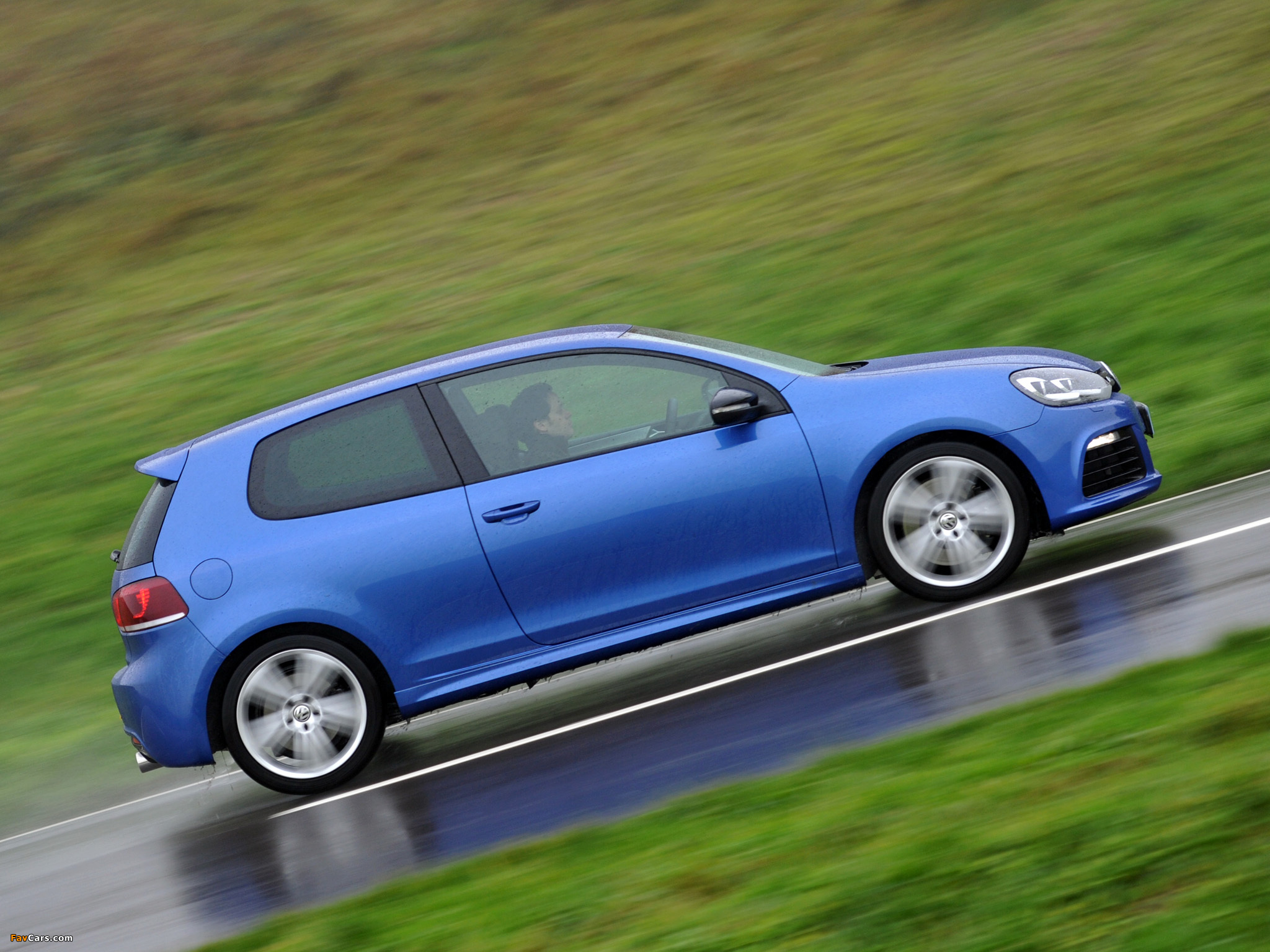 Images of Volkswagen Golf R 3-door UK-spec (Typ 5K) 2009 (2048 x 1536)