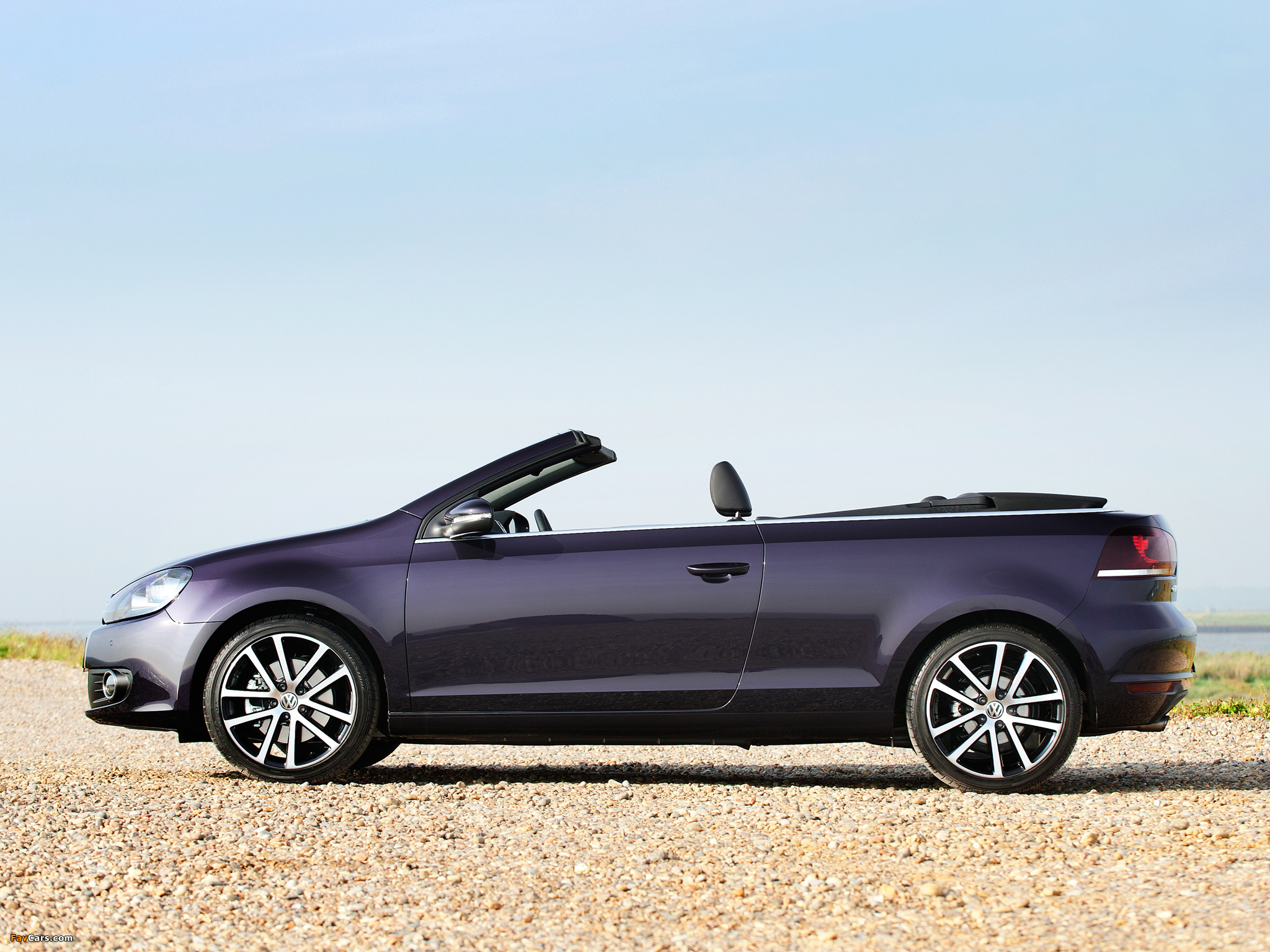 Images of Volkswagen Golf Cabrio UK-spec (Typ 5K) 2011 (2048 x 1536)