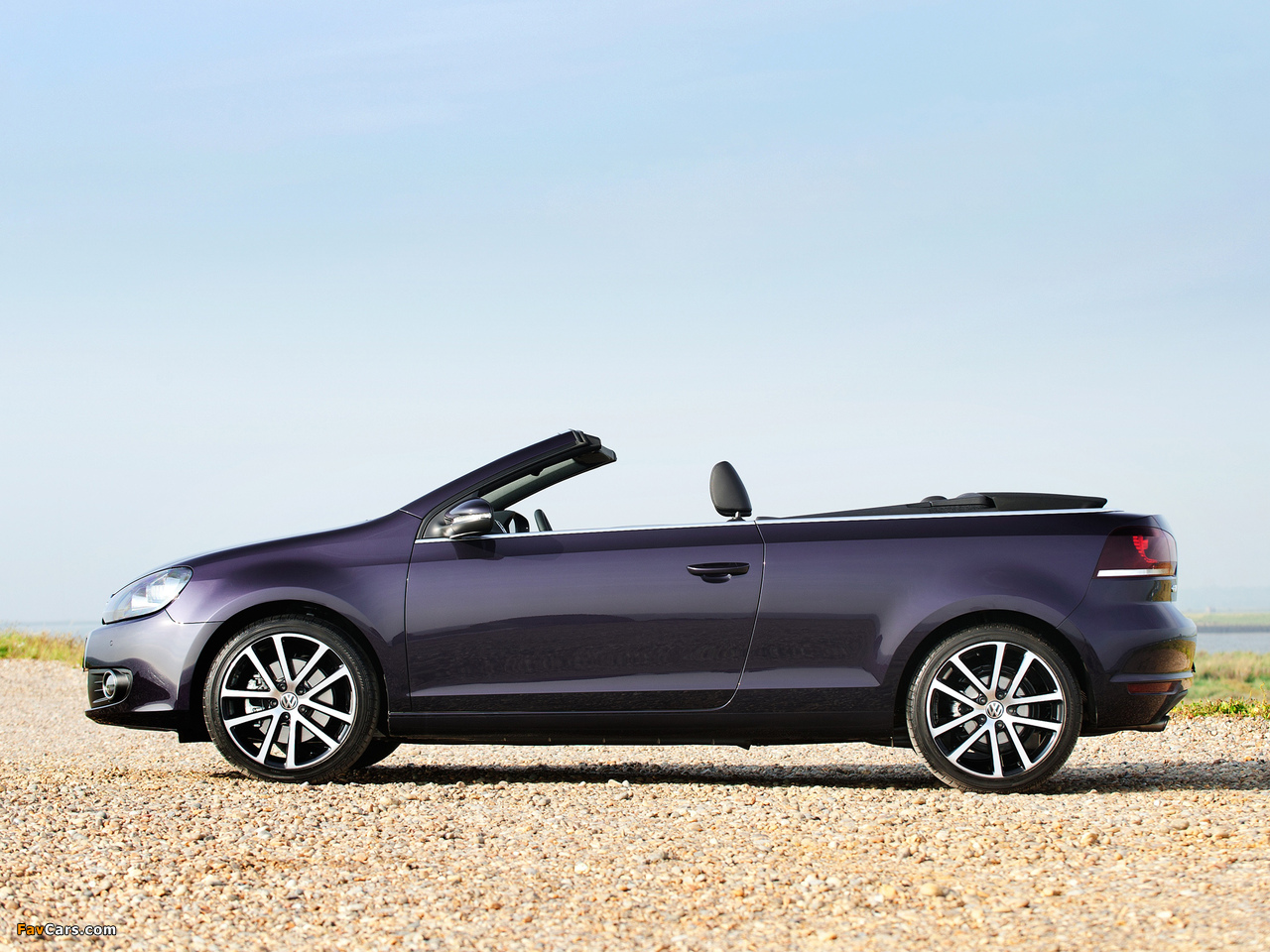 Images of Volkswagen Golf Cabrio UK-spec (Typ 5K) 2011 (1280 x 960)