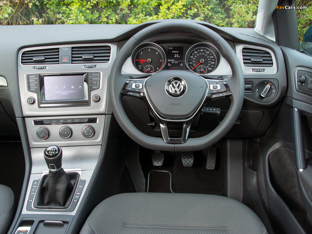 Images of Volkswagen Golf TDI BlueMotion 5-door UK-spec (Typ 5G) 2012 (1024 x 768)