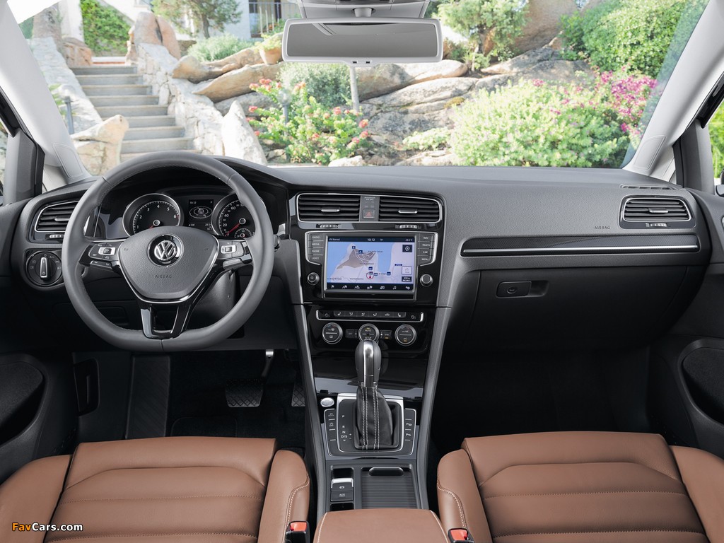 Images of Volkswagen Golf TSI BlueMotion 5-door (Typ 5G) 2012 (1024 x 768)