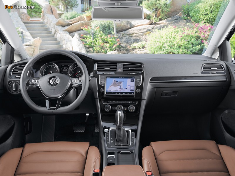 Images of Volkswagen Golf TSI BlueMotion 5-door (Typ 5G) 2012 (800 x 600)