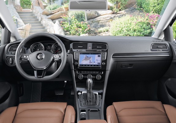 Images of Volkswagen Golf TSI BlueMotion 5-door (Typ 5G) 2012