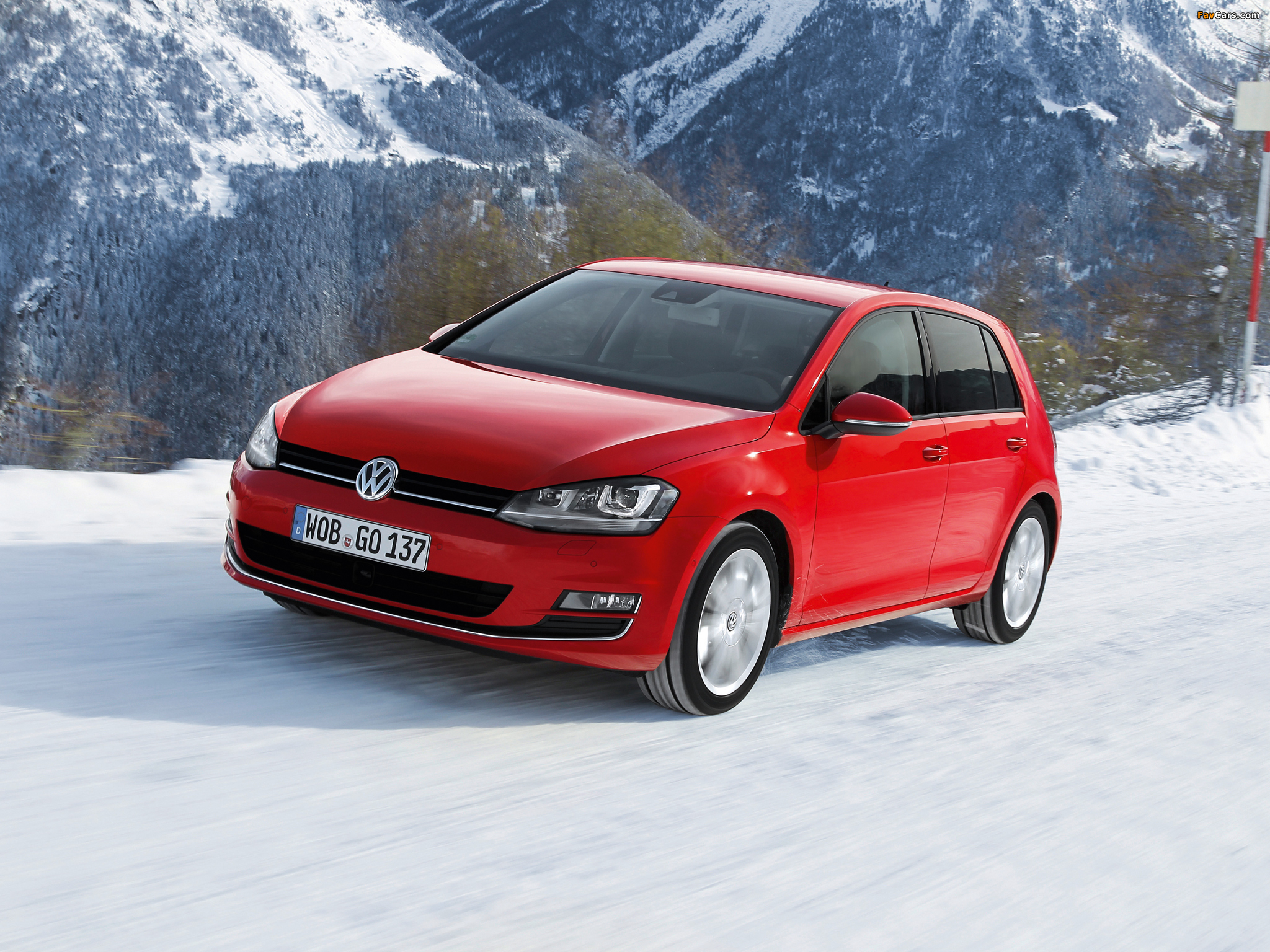 Images of Volkswagen Golf TDI 4MOTION 5-door (Typ 5G) 2013 (2048 x 1536)