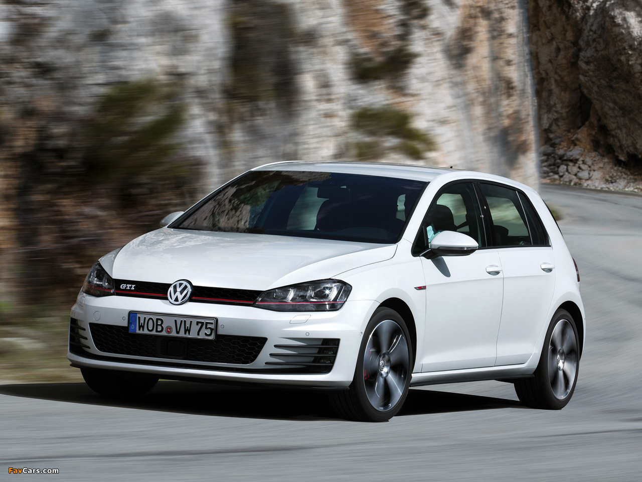 Images of Volkswagen Golf GTI 5-door (Typ 5G) 2013 (1280 x 960)