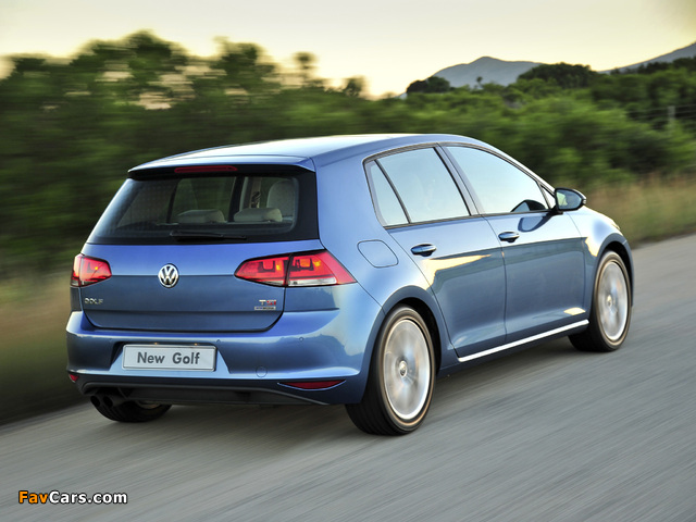 Images of Volkswagen Golf TSI BlueMotion 5-door ZA-spec (Typ 5G) 2013 (640 x 480)