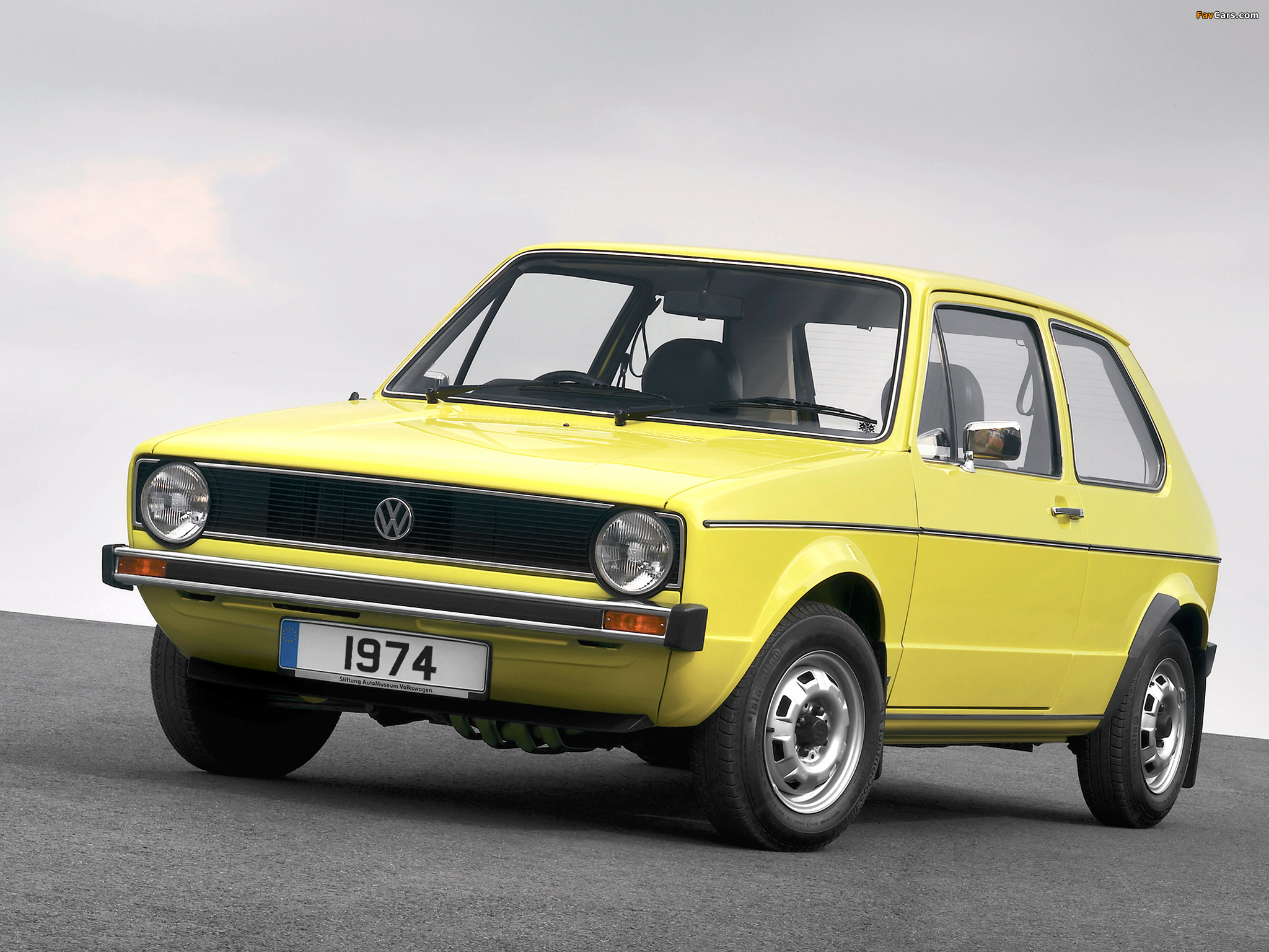 Photos of Volkswagen Golf 3-door (Typ 17) 1974–83 (2048 x 1536)