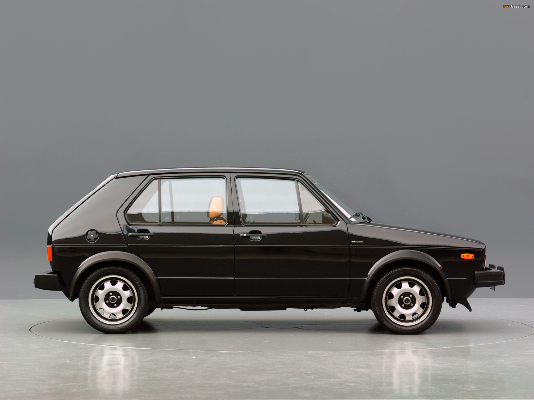 Photos of Volkswagen Golf GTI 5-door (Typ 17) 1976–83 (2048 x 1536)