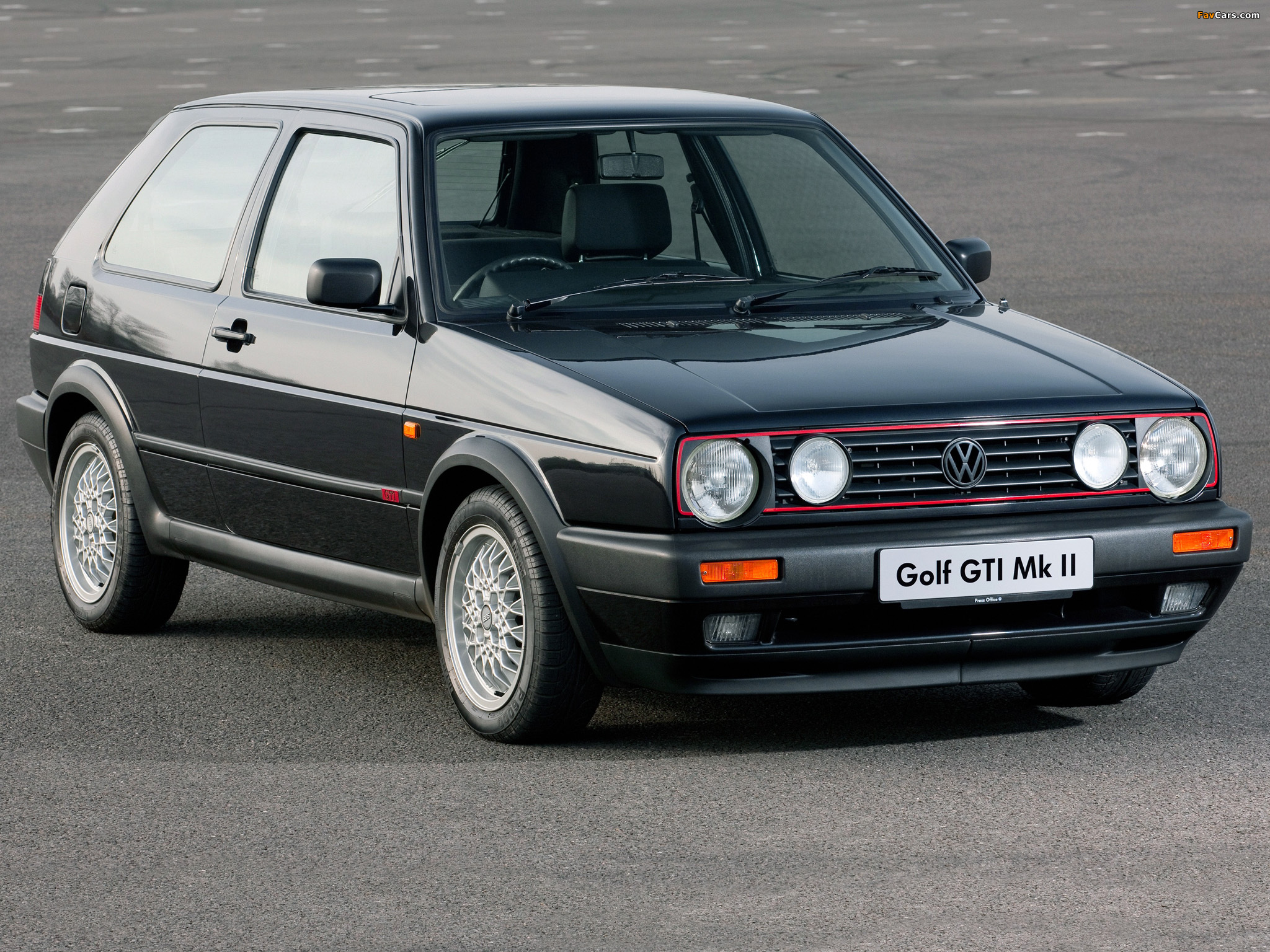 Photos of Volkswagen Golf GTI UK-spec (Typ 1G) 1989–92 (2048 x 1536)