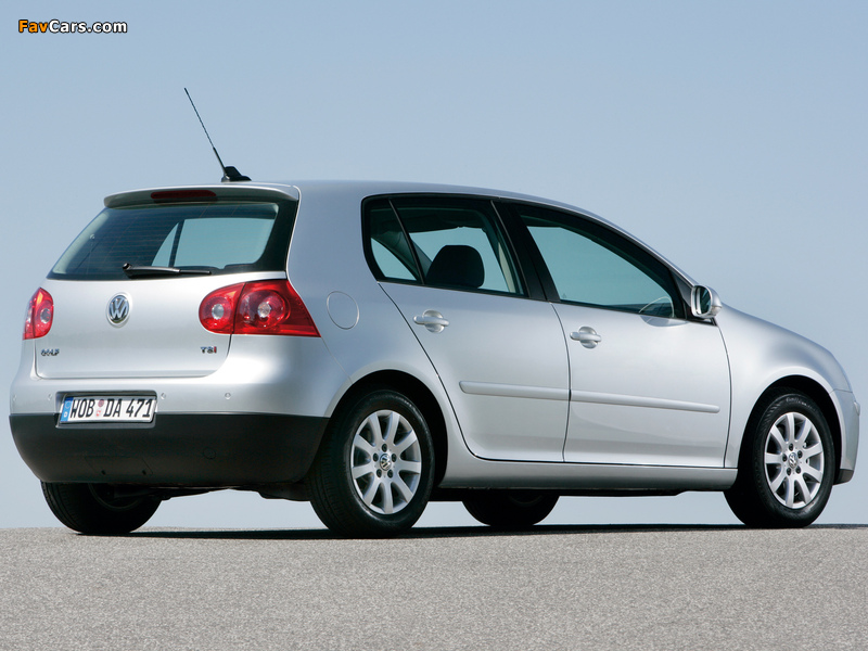 Photos of Volkswagen Golf 5-door (Typ 1K) 2003–08 (800 x 600)