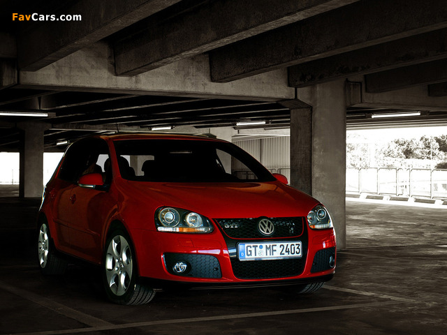 Photos of Volkswagen Golf GTI 3-door (Typ 1K) 2004–08 (640 x 480)