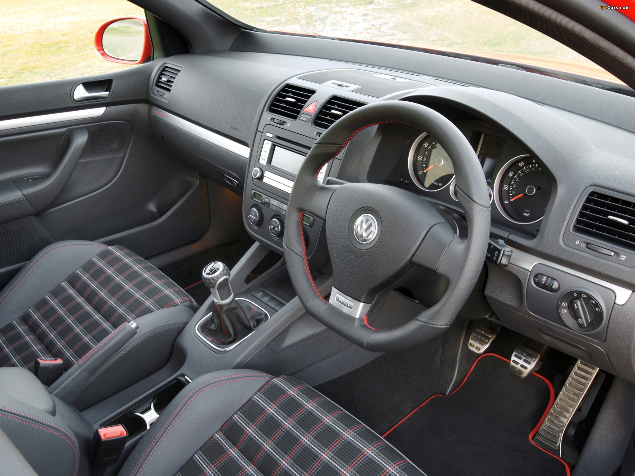 Photos of Volkswagen Golf GTI Edition 30 UK-spec (Typ 1K) 2007 (2048 x 1536)