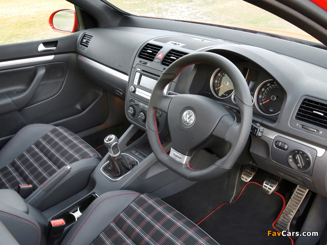 Photos of Volkswagen Golf GTI Edition 30 UK-spec (Typ 1K) 2007 (640 x 480)
