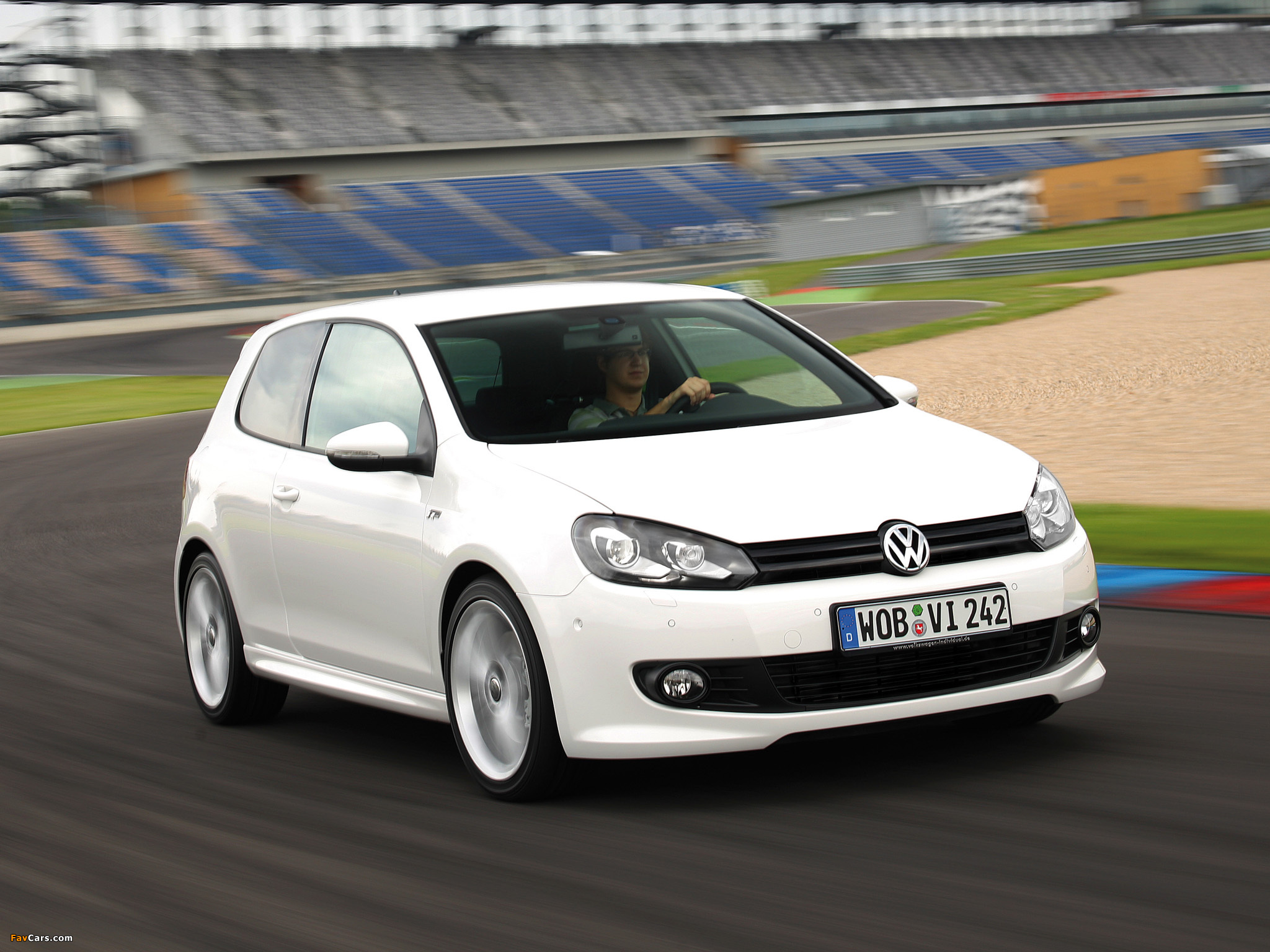 Photos of Volkswagen Golf R-Line 3-door (Typ 5K) 2009 (2048 x 1536)