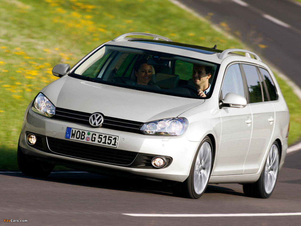 Photos of Volkswagen Golf Variant (Typ 5K) 2009 (1280 x 960)