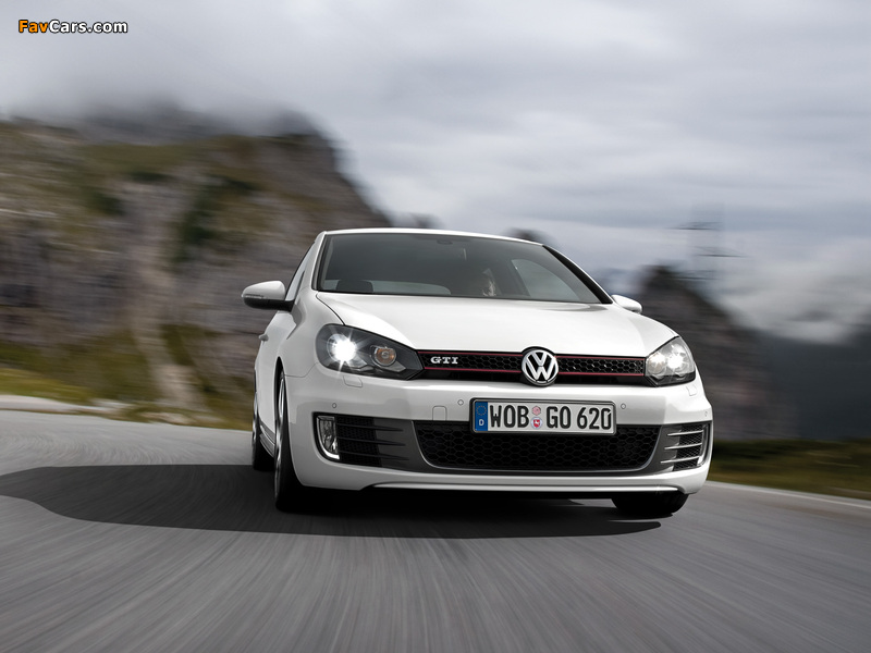 Photos of Volkswagen Golf GTI 3-door (Typ 5K) 2009–13 (800 x 600)