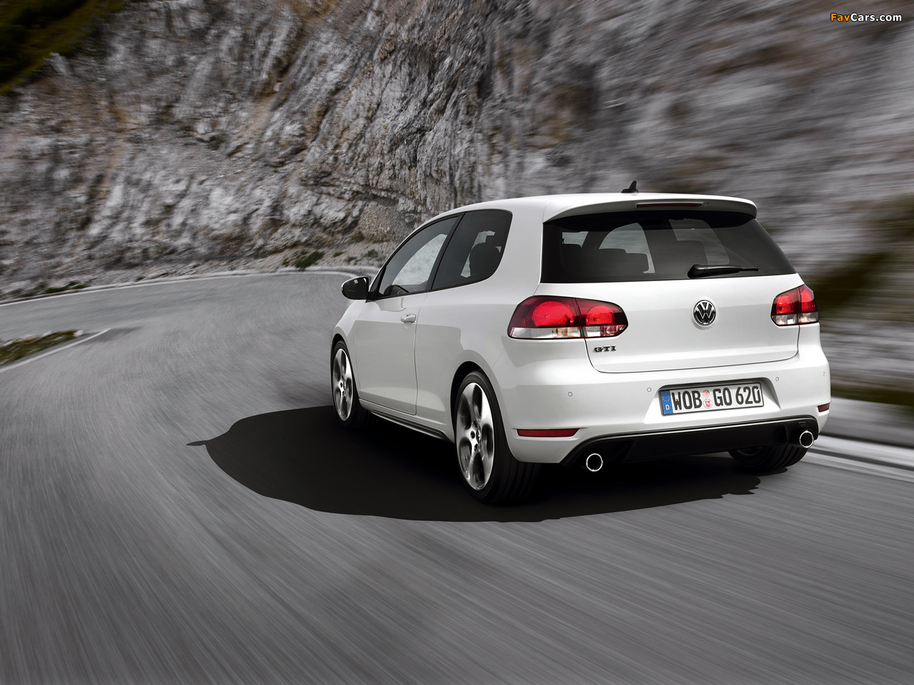 Photos of Volkswagen Golf GTI 3-door (Typ 5K) 2009–13 (1280 x 960)