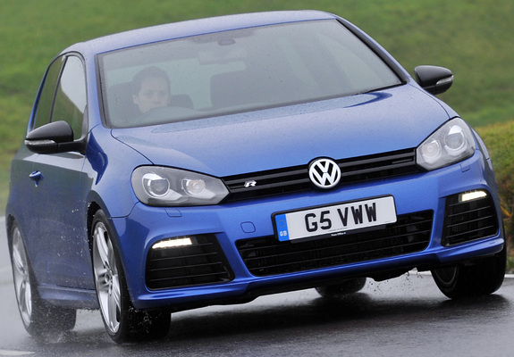 Photos of Volkswagen Golf R 3-door UK-spec (Typ 5K) 2009