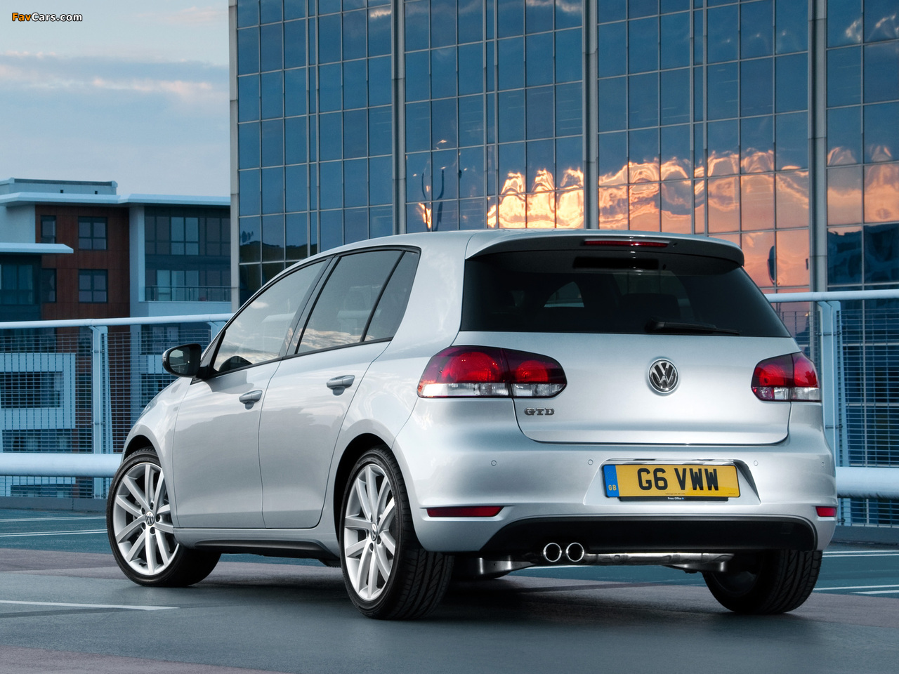 Photos of Volkswagen Golf GTD 5-door UK-spec (Typ 5K) 2009 (1280 x 960)