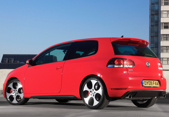 Photos of Volkswagen Golf GTI 3-door UK-spec (Typ 5K) 2009