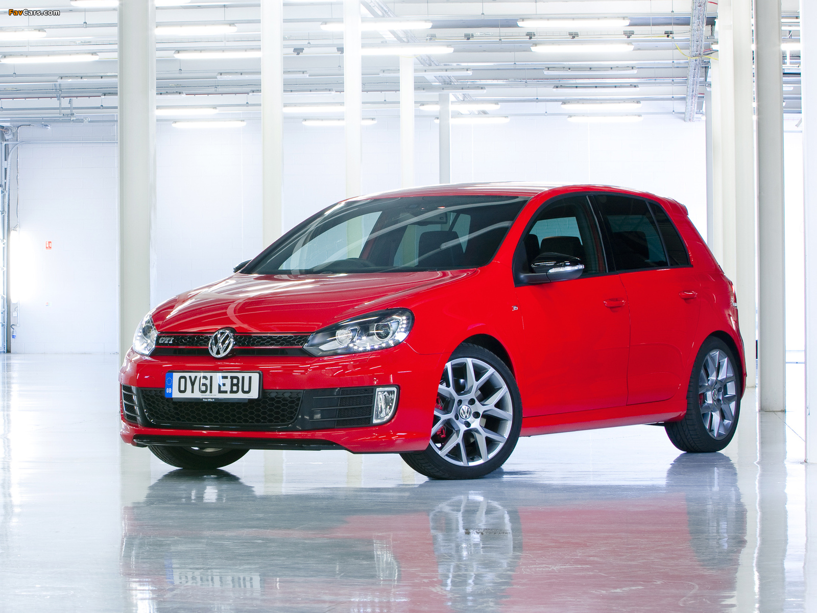 Photos of Volkswagen Golf GTI 5-door Edition 35 UK-spec (Typ 5K) 2011 (1600 x 1200)