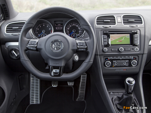 Photos of Volkswagen Golf R 5-door US-spec (Typ 5K) 2011 (640 x 480)